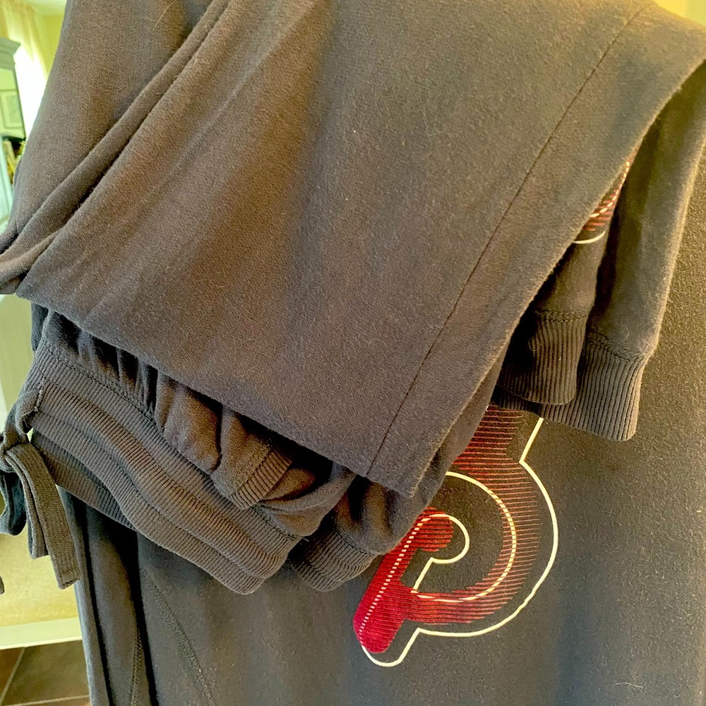 Two piece buttery soft Peloton jogger set. Size Large
